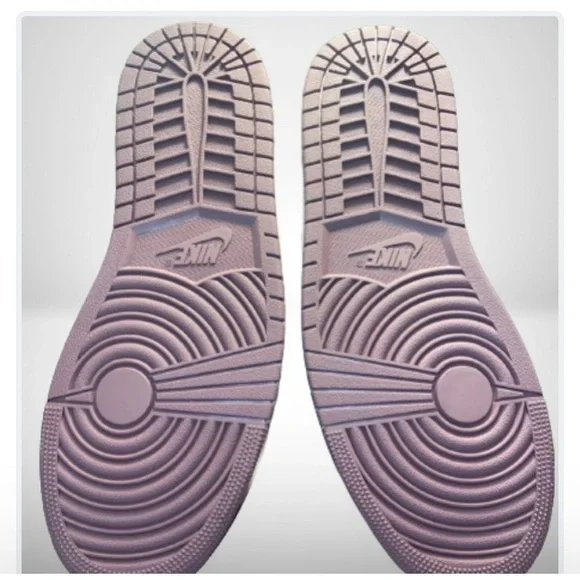 NWOT - Air Jordan 1 Retro High Sneakers - Picture 7 of 7